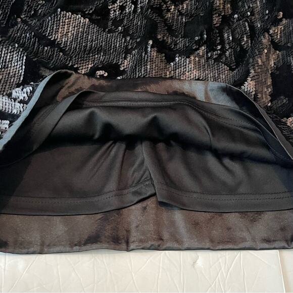 Romeo & Juliet Couture Black Velvet Sequined Y2K  WhimsiGoth Skirt NWOT Size M - Picture 7 of 11